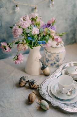 Çiçek Zarafetiyle Romantik Paskalya Vintage Çay Saati