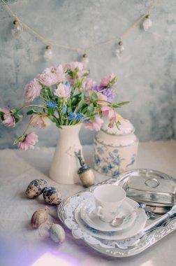Çiçek Zarafetiyle Romantik Paskalya Vintage Çay Saati