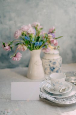 Zarif Davetiye Model, Çiçek Zarafeti ile Romantik Klasik Çay Saati