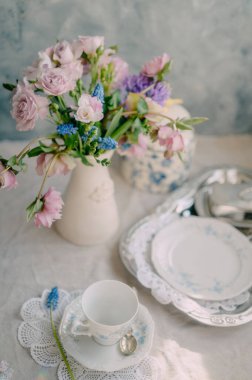 Çiçek Zarafetiyle Romantik Paskalya Vintage Çay Saati