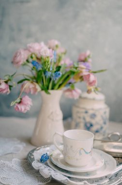 Çiçek Zarafetiyle Romantik Paskalya Vintage Çay Saati