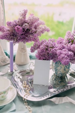 Antika Aksanlı Zarif Leylak Çiçek Düzenlemesi