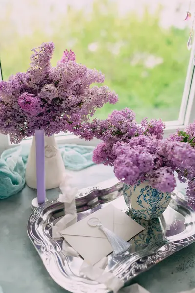 Antika Aksanlı Zarif Leylak Çiçek Düzenlemesi