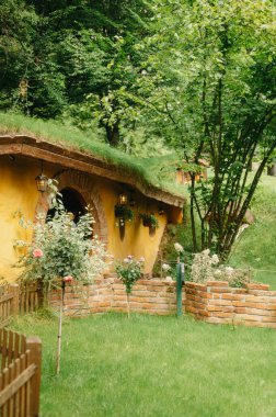 Peri masalı tarzında ormandaki bir parkın peyzaj tasarımı