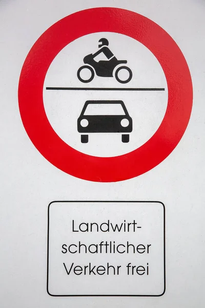 Trafikskylt Med Den Tyska Texten Landwirtschaftlicher Verkehr Frei Som Översätts — Stockfoto