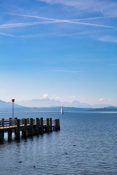 Old Wooden Pier Leading Beautiful Lake Mountains — Stock Photo, Image