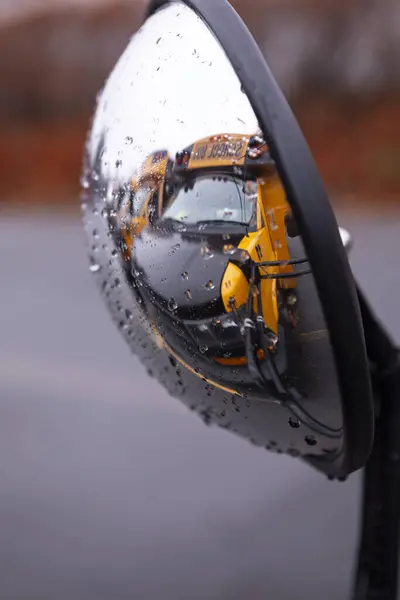 Okul servisinin kapanışı aynaya yansıdı