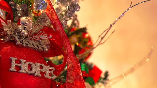 クリスマスの飾りの信仰と希望 — ストック写真