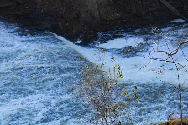 在Cuyahoga Falls的Gorge Metro Park被枪杀堤坝下游 — 图库照片