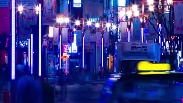 Ночной Хронометраж Толпы Неоновом Городке Синдзюку Токио Район Синдзю Токио — стоковое видео