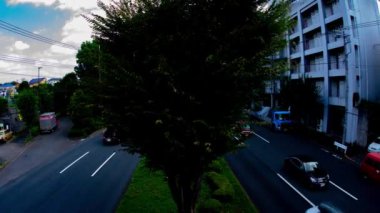 Tokyo 'daki şehir sokağındaki trafik sıkışıklığının zaman çizelgesi. Yüksek kalite 4K görüntü. Tokyo Japonya 09.27.2022 Tokyo 'da bir şehir caddesi..