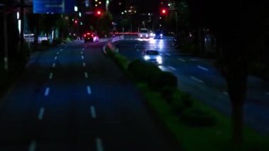 Tokyo şehir merkezindeki minyatür trafik sıkışıklığının gece zamanı. Nishitokyo bölgesi Higashifushimi Tokyo Japonya 09.30.2022 Tokyo 'da bir şehir caddesi. Yüksek kalite 4k görüntü.