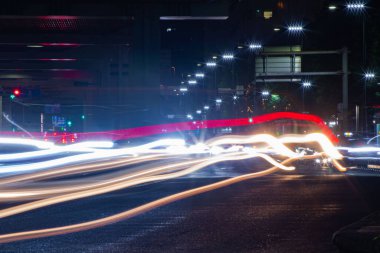 Roppongi 'de bir gece sokağı. Yüksek kalite fotoğraf. Minato bölgesi Roppongi Tokyo 10.23.2022. 