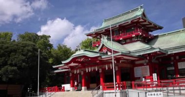 Tokyo 'daki Tomioka Tapınağı' nda geleneksel bir manzara. Koto bölgesi Tomioka Tokyo Japonya 10.05.2022 Tomioka Tapınağı Tokyo 'da bilinen bir tapınaktır..