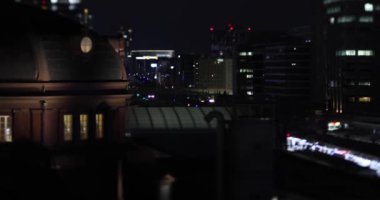 Marunouchi Tokyo 'da gece minyatür bir şehir manzarası. Yüksek kalite 4K görüntü. Chiyoda bölgesi Marunouchi Tokyo 09.13.2022 Tokyo 'nun merkezidir.. 