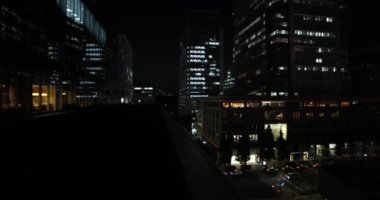 Marunouchi Tokyo 'da bir gece manzarası. Yüksek kalite 4K görüntü. Chiyoda bölgesi Marunouchi Tokyo 09.13.2022 Tokyo 'nun merkezidir.. 