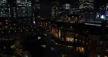 Marunouchi Tokyo 'da bir gece manzarası. Yüksek kalite 4K görüntü. Chiyoda bölgesi Marunouchi Tokyo 09.13.2022 Tokyo 'nun merkezidir.. 