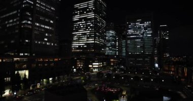 Marunouchi Tokyo 'da bir gece manzarası. Yüksek kalite 4K görüntü. Chiyoda bölgesi Marunouchi Tokyo 09.13.2022 Tokyo 'nun merkezidir.. 