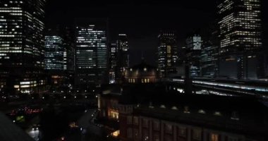 Marunouchi Tokyo 'da bir gece manzarası. Yüksek kalite 4K görüntü. Chiyoda bölgesi Marunouchi Tokyo 09.13.2022 Tokyo 'nun merkezidir.. 