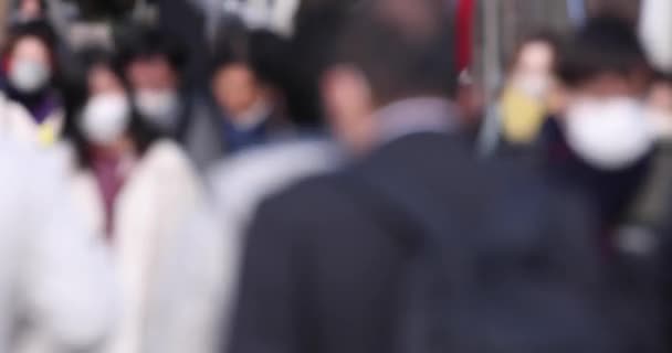 一群在城市街道上散步的人注意力分散了 高质量的4K镜头 日本东京中央区01 2023这是东京的一个电器区 它是东京的市中心 — 图库视频影像