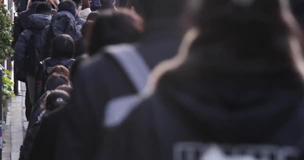 街の通りを歩く人々の群衆は長いショット 高品質4K映像 中央区東京都02 2023東京都内の電気街区です 東京都内の中心部 — ストック動画