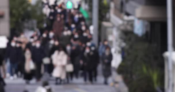 街の通りを歩いて人々の群衆が集中した 高品質4K映像 中央区 東京都01月18日2023年東京都内の電気街 東京都内の中心部 — ストック動画