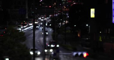 Yamate Bulvarı 'nda gece trafiği sıkışık. Meguro bölgesi Ohashi Tokyo Japonya - 02.09.2023 Şehir merkezinde neon sokağıdır. Yüksek kalite 4k görüntü