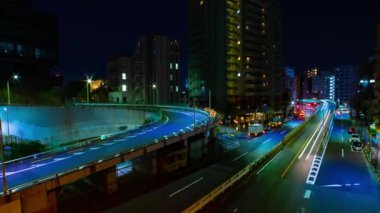 Tokyo 'daki Yamate Bulvarı' nda trafik sıkışıklığı gecesi. Yüksek kalite 4K görüntü. Meguro bölgesi Ohashi Tokyo Japonya - 02.09.2023 Şehir merkezinde neon sokağıdır. Yüksek kalite 4k görüntü