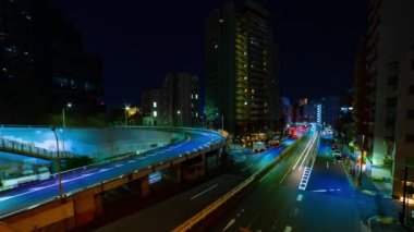 Tokyo 'daki Yamate Bulvarı' nda trafik sıkışıklığı gecesi. Yüksek kalite 4K görüntü. Meguro bölgesi Ohashi Tokyo Japonya - 02.09.2023 Şehir merkezinde neon sokağıdır. Yüksek kalite 4k görüntü