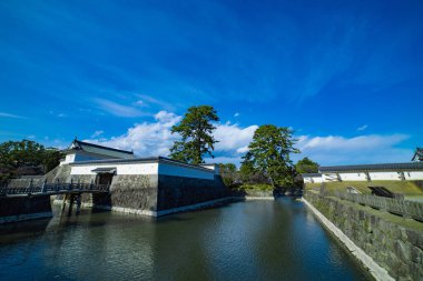 Odawara Kalesi 'nin Kanagawa' daki kapısı. Yüksek kalite fotoğraf. Odawara bölgesi Kanagawa Japonya 01.24.2023 Japonya 'da geleneksel mimaridir.