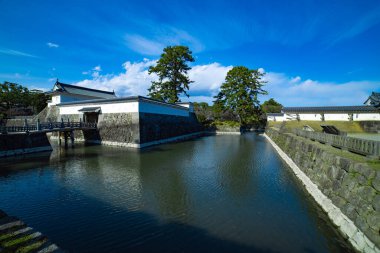 Odawara Kalesi 'nin Kanagawa' daki kapısı. Yüksek kalite fotoğraf. Odawara bölgesi Kanagawa Japonya 01.24.2023 Japonya 'da geleneksel mimaridir.