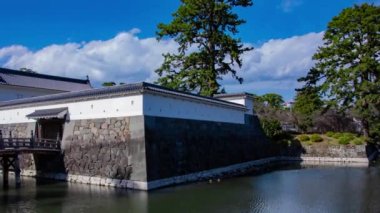 Odawara Şatosu 'nun Kanagawa' daki kapısında bir bulut zamanı. Yüksek kalite 4K görüntü. Odawara bölgesi Kanagawa Japonya 01.24.2023 Japonya 'da geleneksel mimaridir.