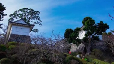 Odawara Şatosu 'nun Kanagawa' daki kapısında bir bulut zamanı. Yüksek kalite 4K görüntü. Odawara bölgesi Kanagawa Japonya 01.24.2023 Japonya 'da geleneksel mimaridir.
