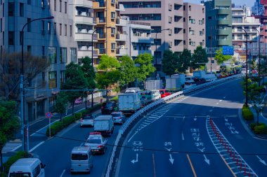 Tokyo 'daki şehir caddesinde trafik sıkışıklığı. Yüksek kalite fotoğraf. Meguro bölgesi Tokyo 03.16.2023 Tokyo 'nun merkezidir.. 