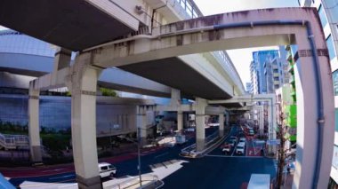 Tokyo 'daki şehir caddesinde trafik sıkışıklığı zamanı. Yüksek kalite 4K görüntü. Meguro bölgesi Tokyo 03.16.2023 Tokyo 'nun merkezidir.. 