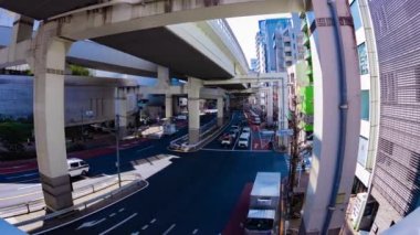 Tokyo 'daki şehir caddesinde trafik sıkışıklığı zamanı. Yüksek kalite 4K görüntü. Meguro bölgesi Tokyo 03.16.2023 Tokyo 'nun merkezidir.. 