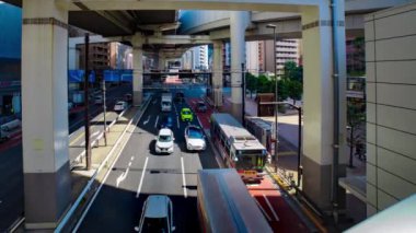 Tokyo 'daki şehir caddesinde trafik sıkışıklığı zamanı. Yüksek kalite 4K görüntü. Meguro bölgesi Tokyo 03.16.2023 Tokyo 'nun merkezidir.. 