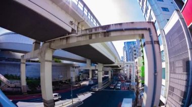 Tokyo 'daki şehir caddesinde trafik sıkışıklığı zamanı. Yüksek kalite 4K görüntü. Meguro bölgesi Tokyo 03.16.2023 Tokyo 'nun merkezidir.. 