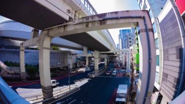 Tokyo 'daki şehir caddesinde trafik sıkışıklığı zamanı. Yüksek kalite 4K görüntü. Meguro bölgesi Tokyo 03.16.2023 Tokyo 'nun merkezidir.. 