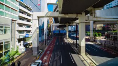 Tokyo 'daki şehir caddesinde trafik sıkışıklığı zamanı. Yüksek kalite 4K görüntü. Meguro bölgesi Tokyo 03.16.2023 Tokyo 'nun merkezidir.. 