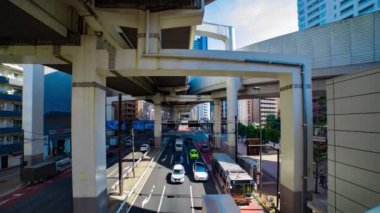 Tokyo 'daki şehir caddesinde trafik sıkışıklığı zamanı. Yüksek kalite 4K görüntü. Meguro bölgesi Tokyo 03.16.2023 Tokyo 'nun merkezidir.. 