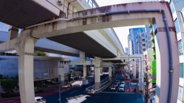 Tokyo 'daki şehir caddesinde trafik sıkışıklığı zamanı. Yüksek kalite 4K görüntü. Meguro bölgesi Tokyo 03.16.2023 Tokyo 'nun merkezidir.. 