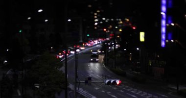 Yamate Bulvarı 'nda gece trafiği sıkışık. Meguro bölgesi Ohashi Tokyo Japonya - 02.09.2023 Şehir merkezinde neon sokağıdır. Yüksek kalite 4k görüntü