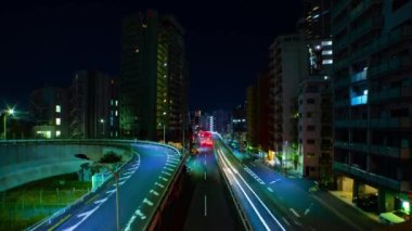 Tokyo 'daki Yamate Bulvarı' nda trafik sıkışıklığı gecesi. Yüksek kalite 4K görüntü. Meguro bölgesi Ohashi Tokyo Japonya - 02.09.2023 Şehir merkezinde neon sokağıdır. Yüksek kalite 4k görüntü