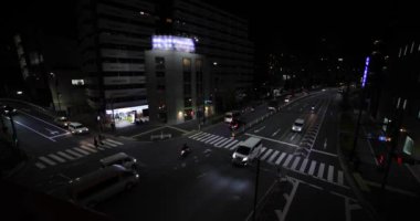 Yamate Bulvarı 'nda gece trafiği sıkışık. Meguro bölgesi Ohashi Tokyo Japonya - 02.09.2023 Şehir merkezinde neon sokağıdır. Yüksek kalite 4k görüntü