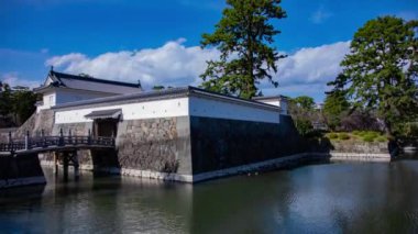 Odawara Şatosu 'nun Kanagawa' daki kapısında bir bulut zamanı. Yüksek kalite 4K görüntü. Odawara bölgesi Kanagawa Japonya 01.24.2023 Japonya 'da geleneksel mimaridir.
