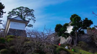 Odawara Şatosu 'nun Kanagawa' daki kapısında bir bulut zamanı. Yüksek kalite 4K görüntü. Odawara bölgesi Kanagawa Japonya 01.24.2023 Japonya 'da geleneksel mimaridir.