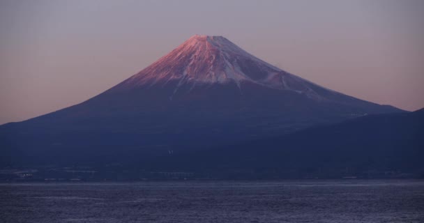 冬の青空の下 富士山の夕暮れ 高品質4K映像 沼津地区へ田静岡県 2023 — ストック動画