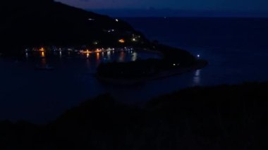 Shizuoka 'nın kırsal kesimindeki minyatür limanın şafak vakti. Yüksek kalite 4K görüntü. Numazu bölgesi Heda Shizuoka Japonya 01.26.2023 Heda Limanı.