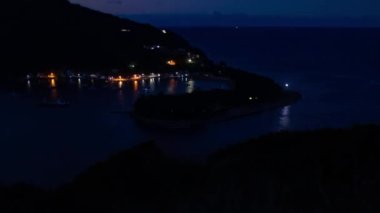 Shizuoka 'nın kırsal kesimindeki minyatür limanın şafak vakti. Yüksek kalite 4K görüntü. Numazu bölgesi Heda Shizuoka Japonya 01.26.2023 Heda Limanı.